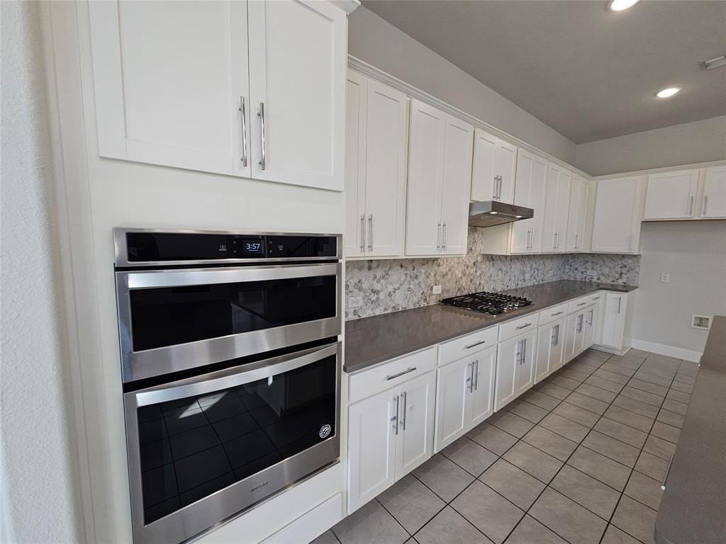 1435 Wittington Pl - Photo 5 of 33