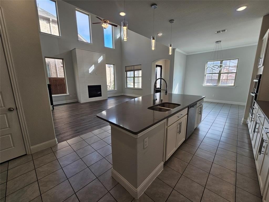 1435 Wittington Pl - Photo 6 of 33