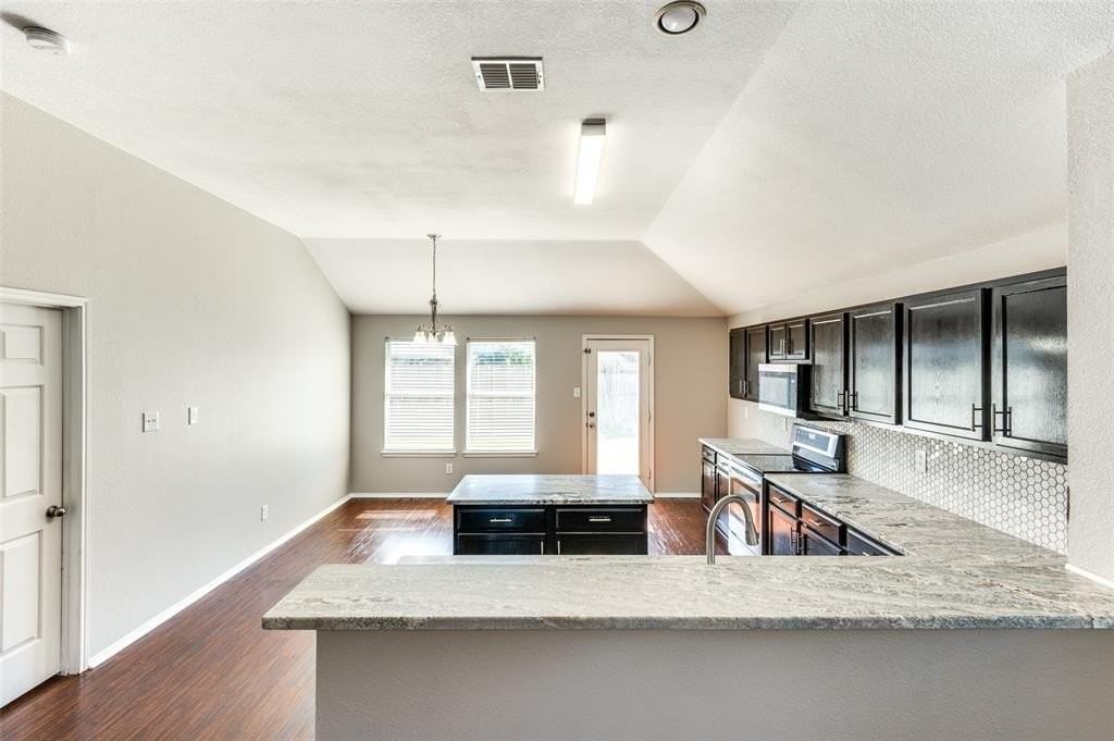 220 Stampede St - Photo 5 of 16