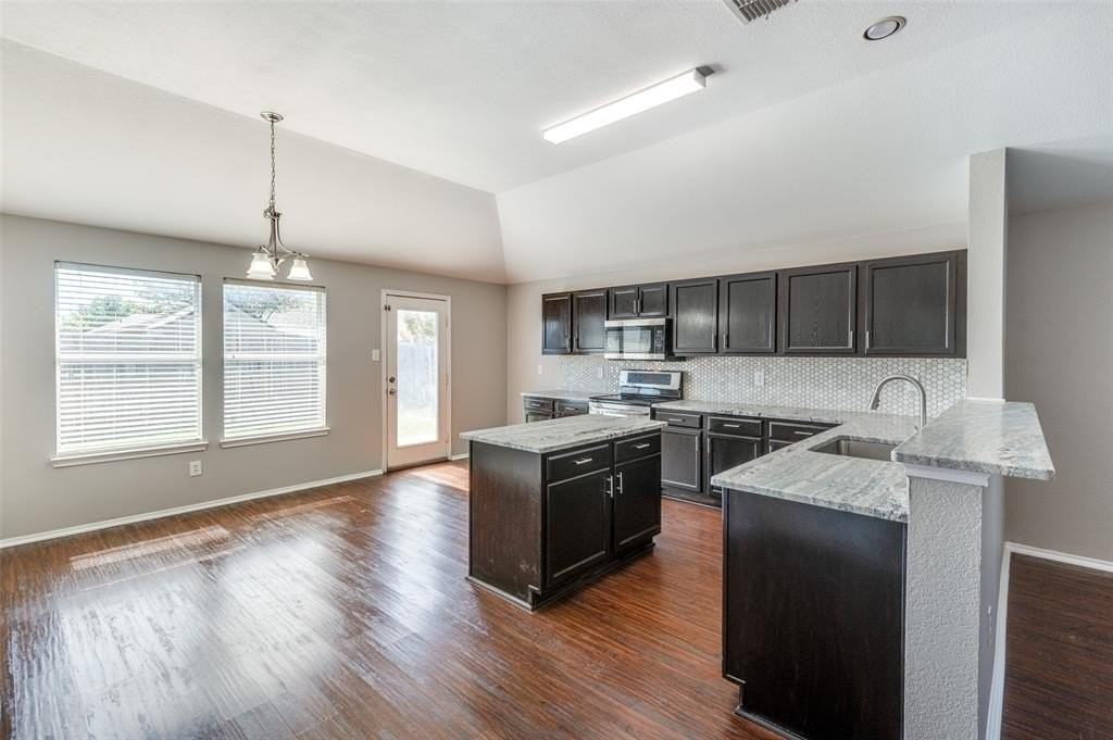 220 Stampede St - Photo 6 of 16