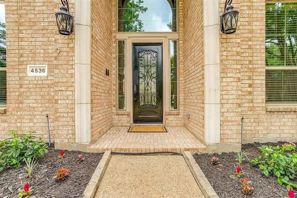 4536 Saint James Dr - Photo 4 of 40