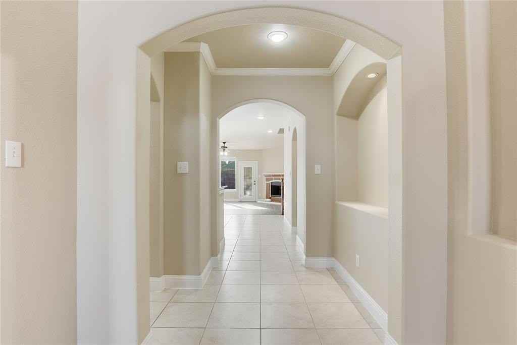 10613 Troutt Dr - Photo 5 of 27