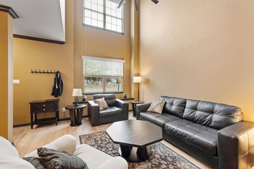 6928 Carrington Ln - Photo 4 of 20