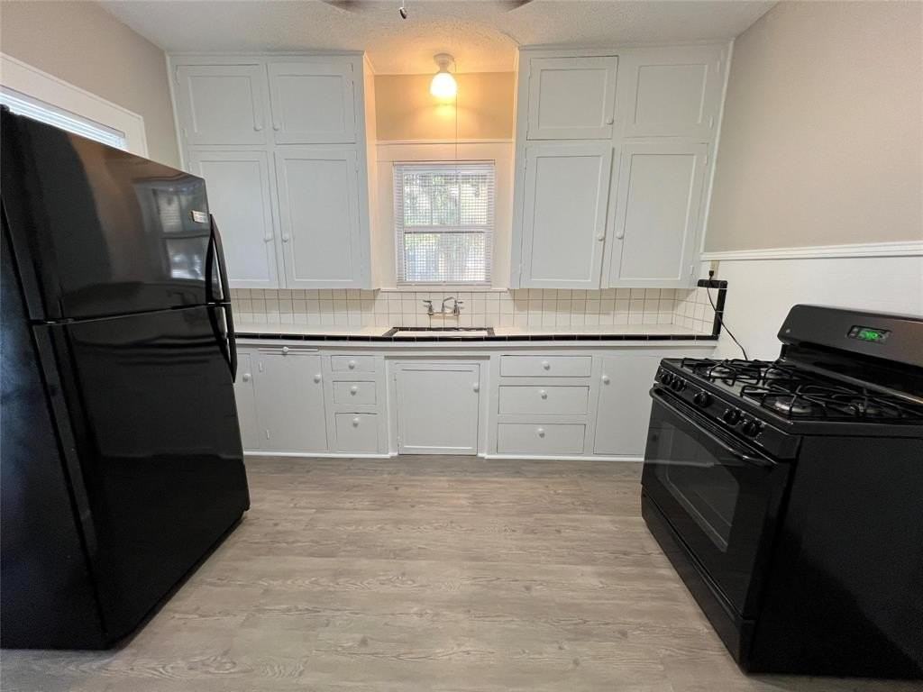 821 W Hickory St - Photo 7 of 8