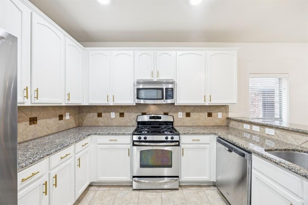 6743 Pistoia Dr - Photo 5 of 26