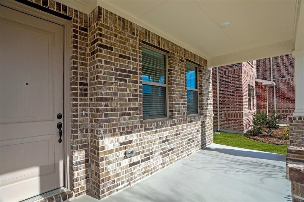 1012 Colgate Cir - Photo 4 of 40