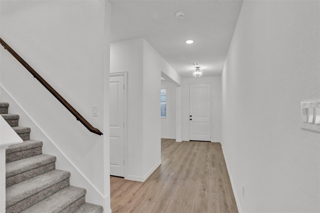 1012 Colgate Cir - Photo 5 of 40