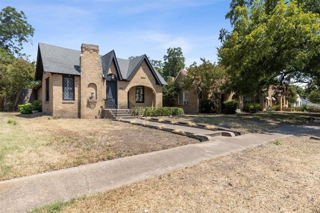 2511 Burlington Blvd - Photo 2 of 28