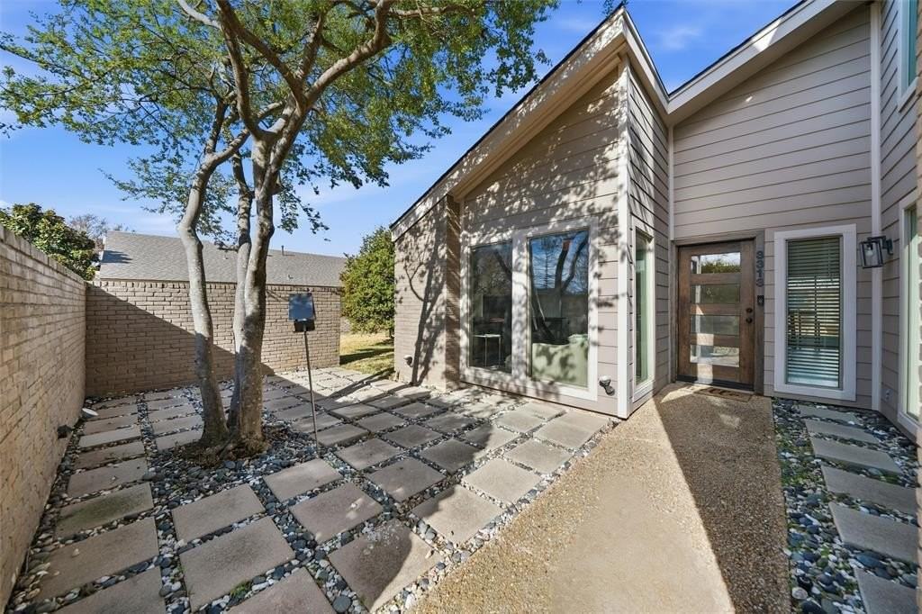 3313 Overland Dr - Photo 4 of 39