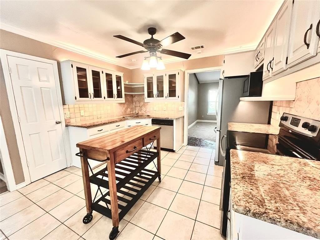 15555 Mosscove Cir - Photo 4 of 21