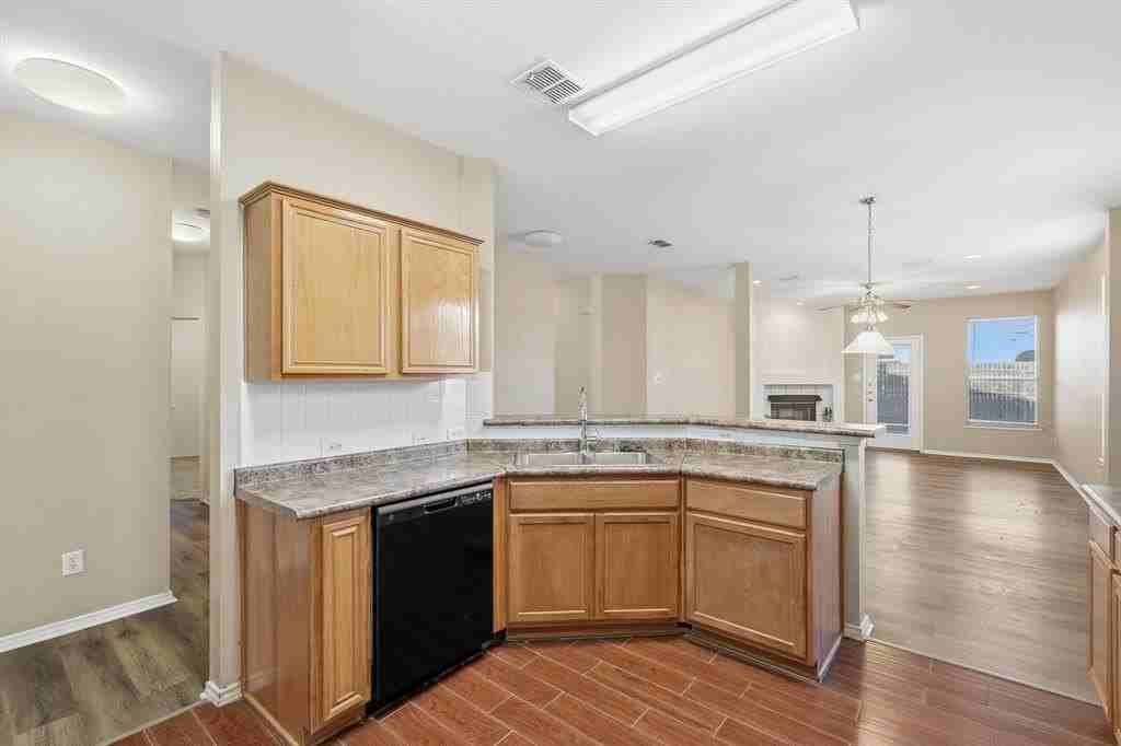 1048 Harriman Dr - Photo 7 of 21