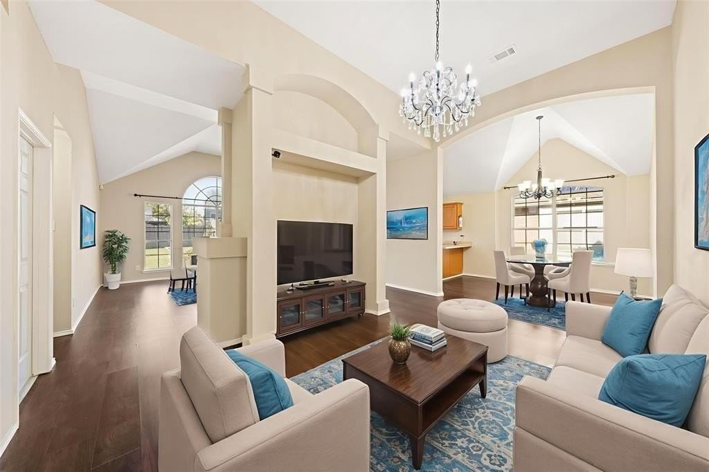 6718 Meadowcrest Dr - Photo 4 of 35