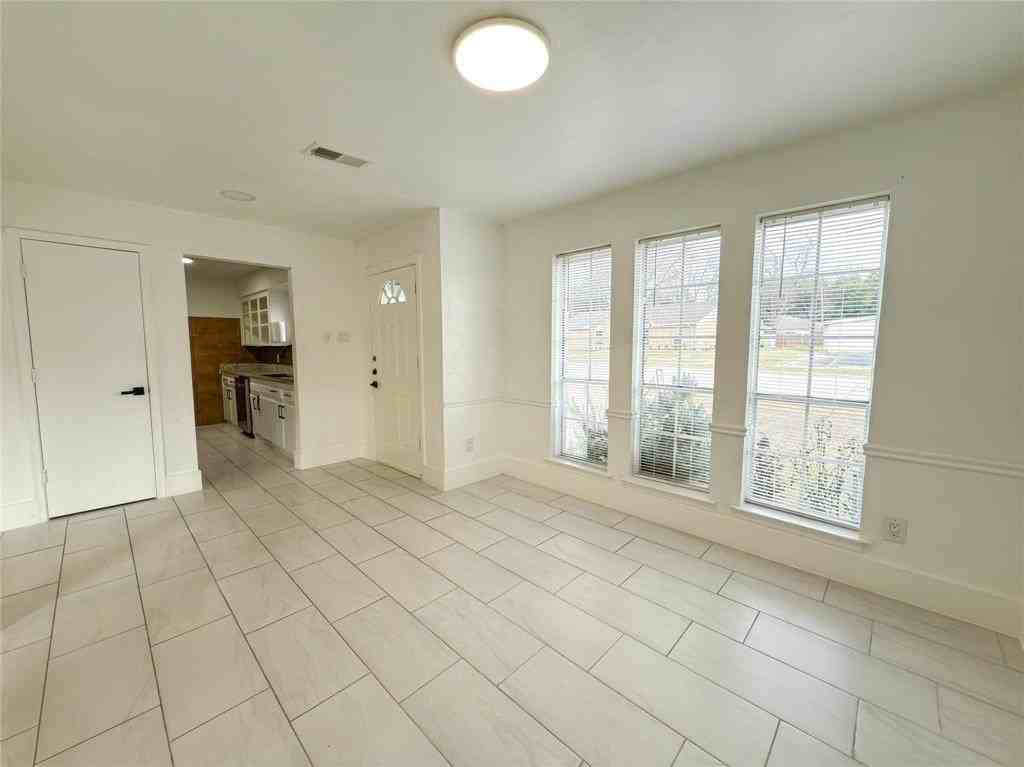 7528 Thistle Ln - Photo 5 of 40