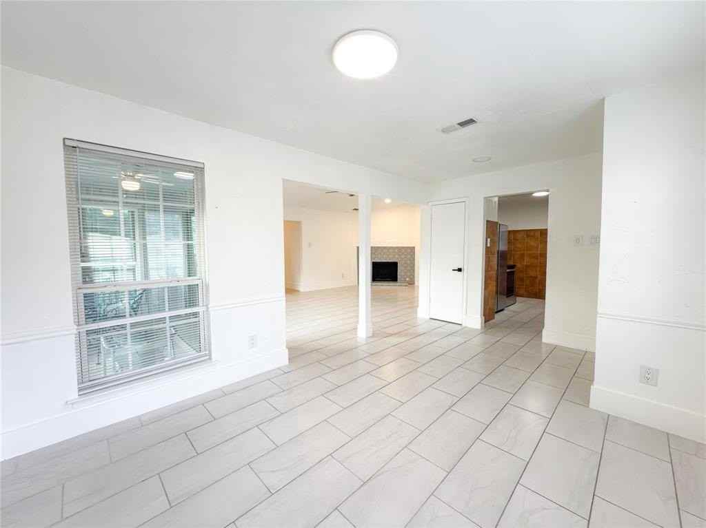 7528 Thistle Ln - Photo 6 of 40