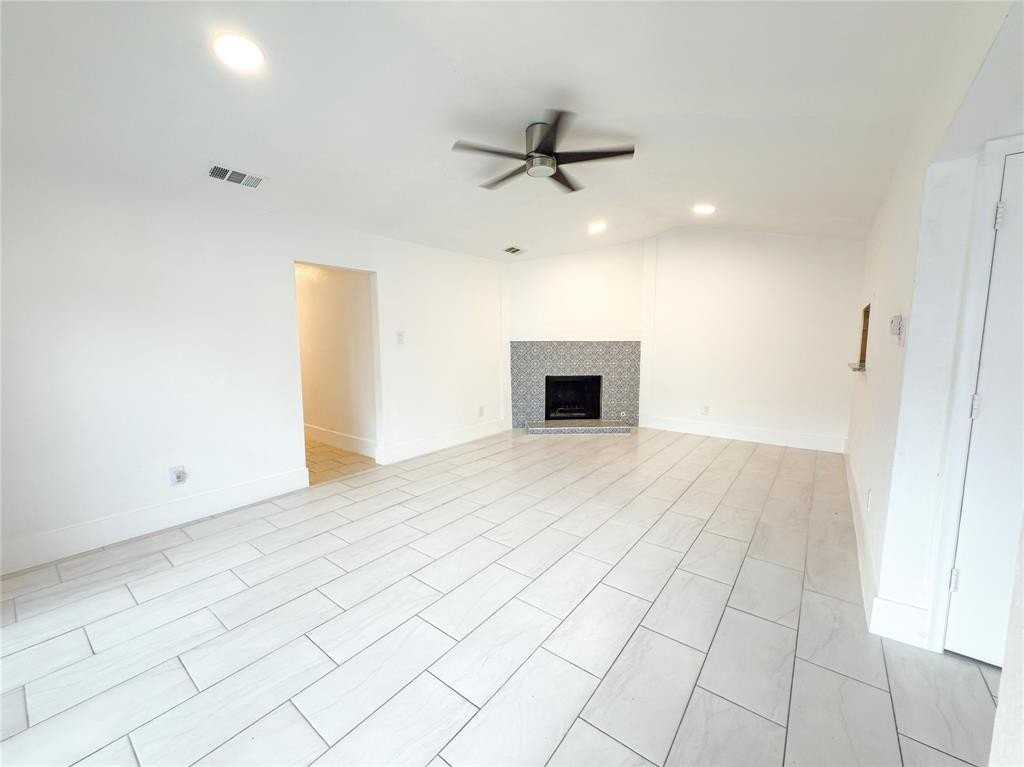 7528 Thistle Ln - Photo 5 of 38