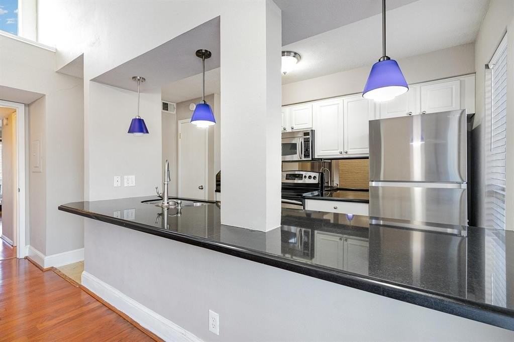 5934 Sandhurst Ln #207 - Photo 7 of 31