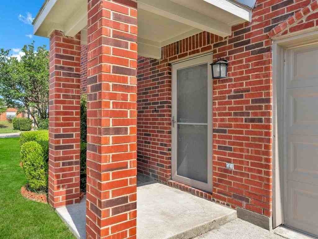 235 Yale Blvd - Photo 4 of 33