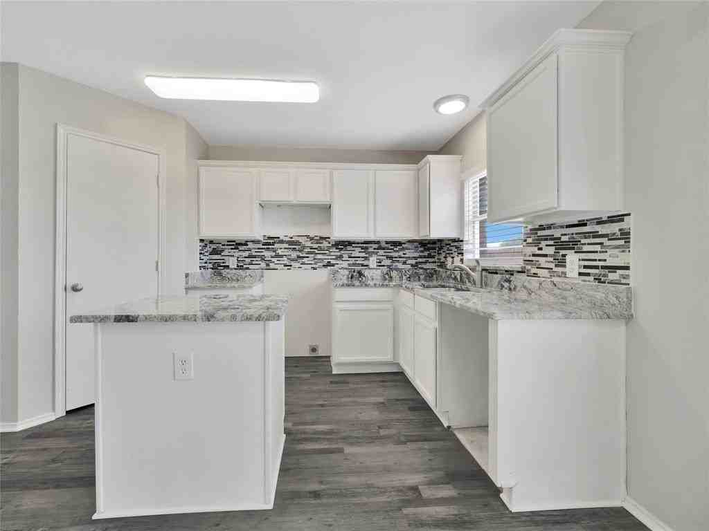 235 Yale Blvd - Photo 6 of 33