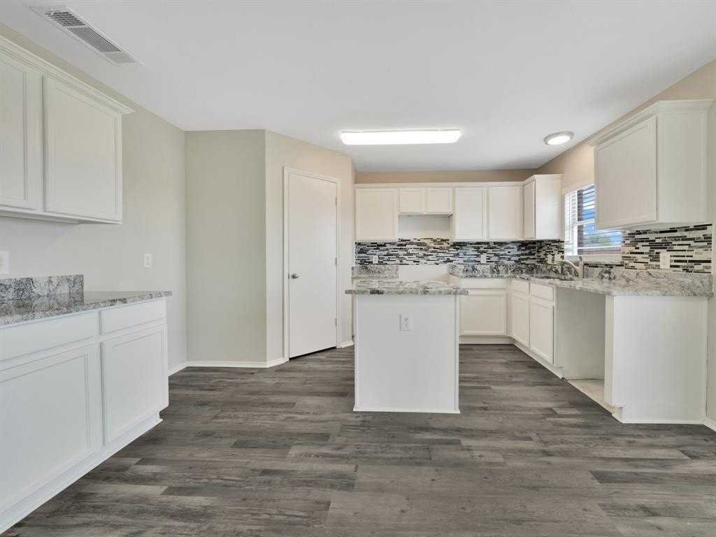 235 Yale Blvd - Photo 7 of 33