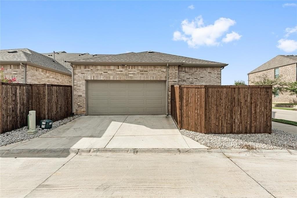 8301 Cotton Belt Ln - Photo 3 of 20