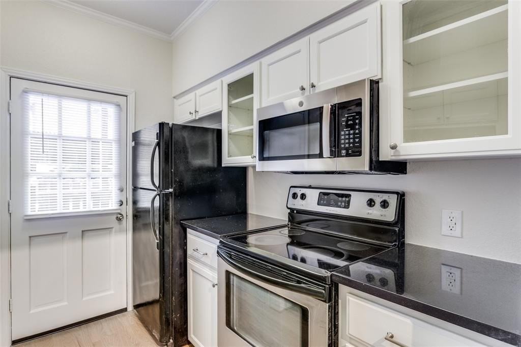 4405 Bellaire Dr S #119 - Photo 5 of 12