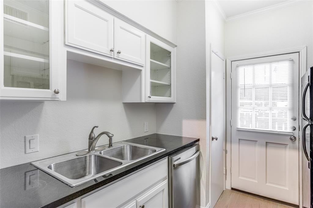 4405 Bellaire Dr S #119 - Photo 6 of 12