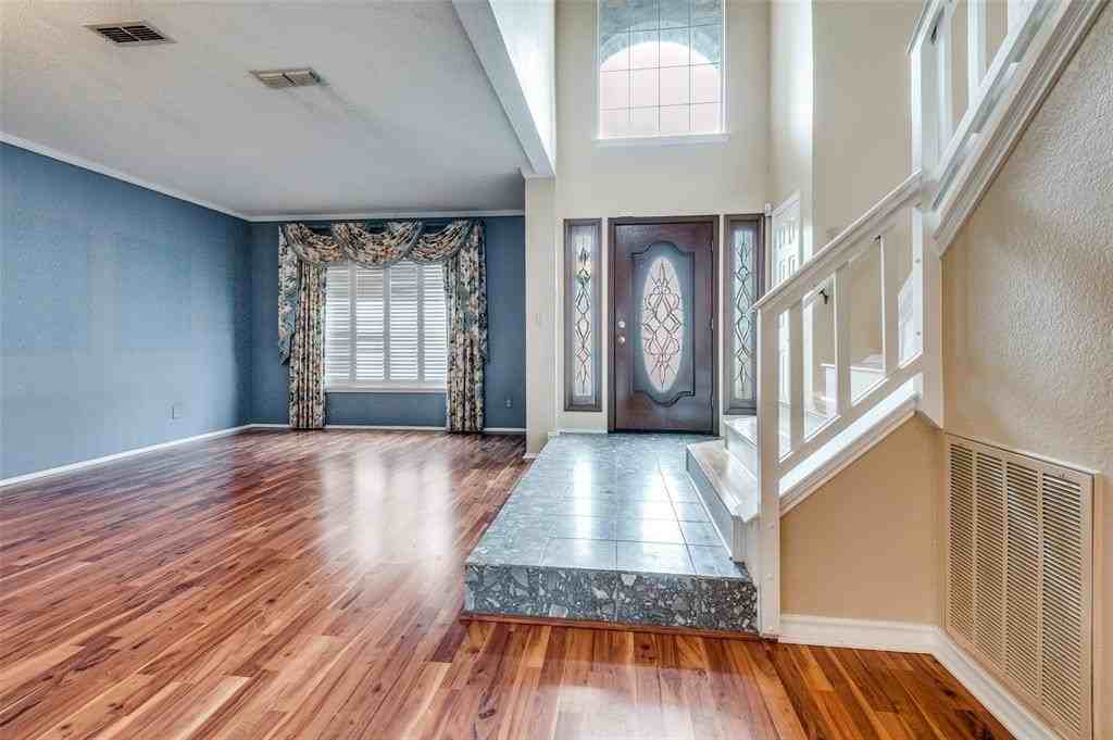 1400 Endicott Dr - Photo 3 of 25