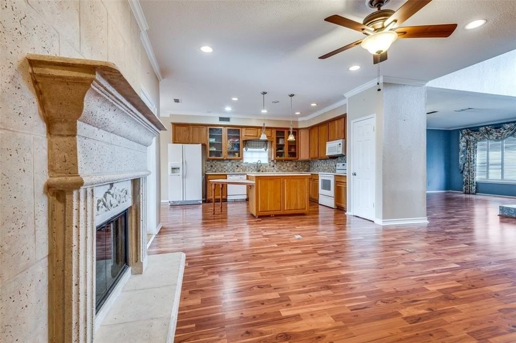 1400 Endicott Dr - Photo 4 of 25