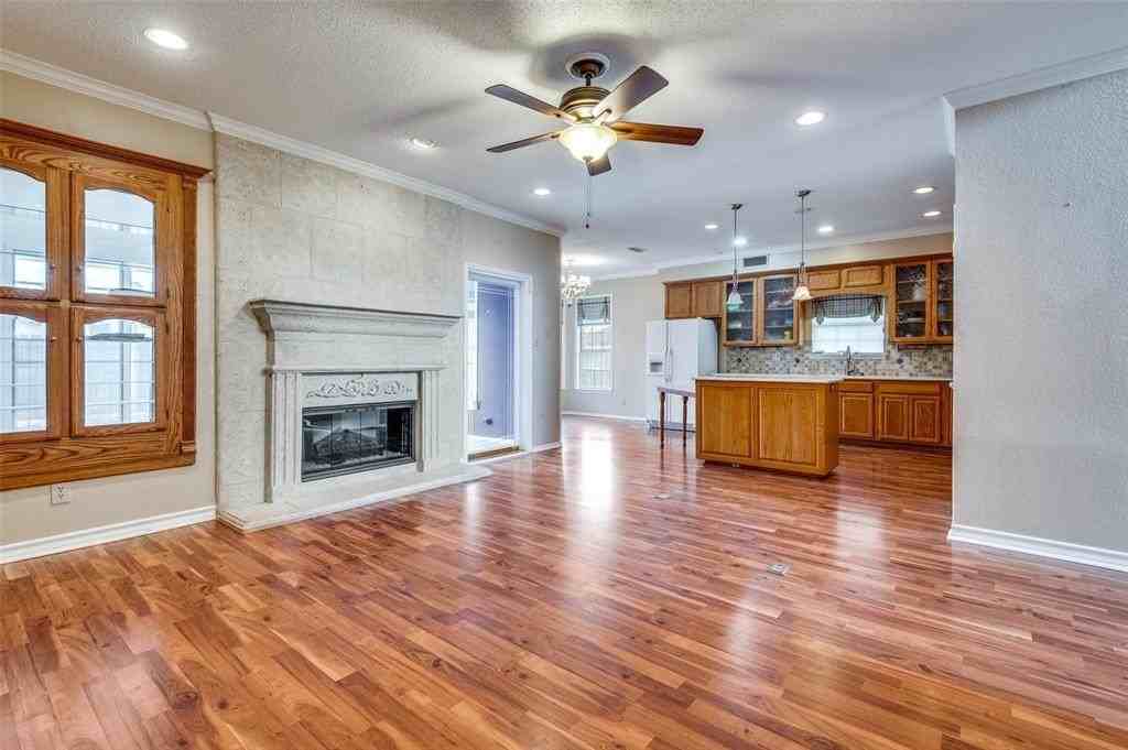 1400 Endicott Dr - Photo 5 of 25