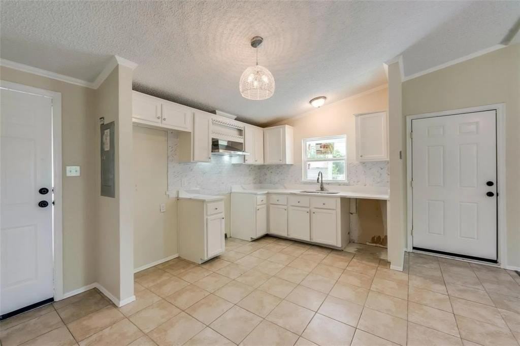 4725 Ramey Ave - Photo 7 of 19