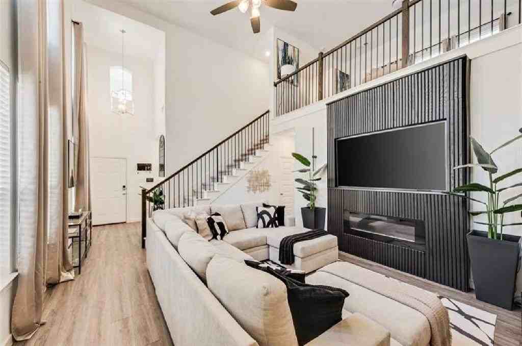 3911 Rochelle Ln - Photo 6 of 16