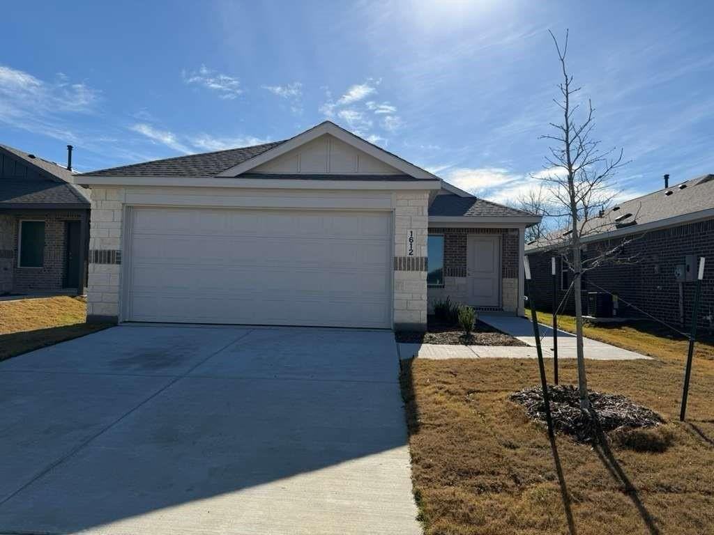 1612 Elliot Rd - Photo 2 of 19