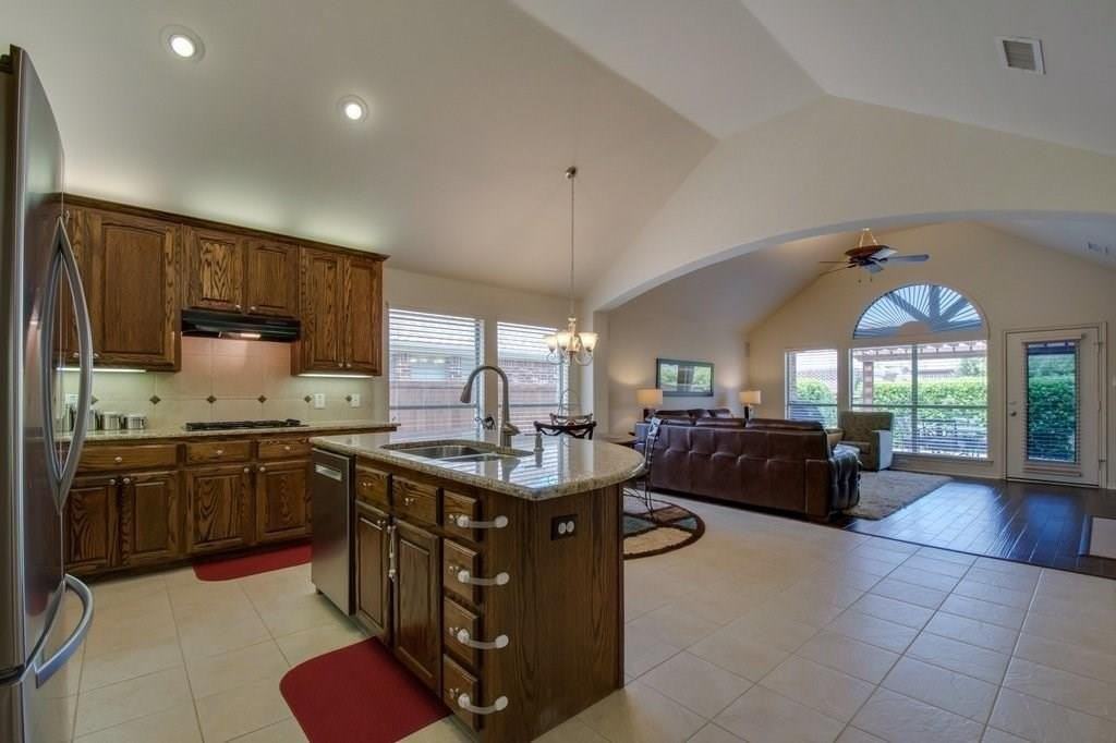 914 White River Dr - Photo 3 of 20