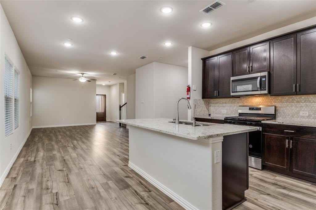 216 Monarch Way - Photo 3 of 11