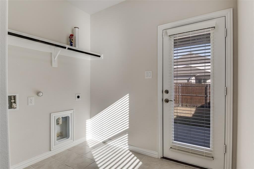 216 Monarch Way - Photo 4 of 11