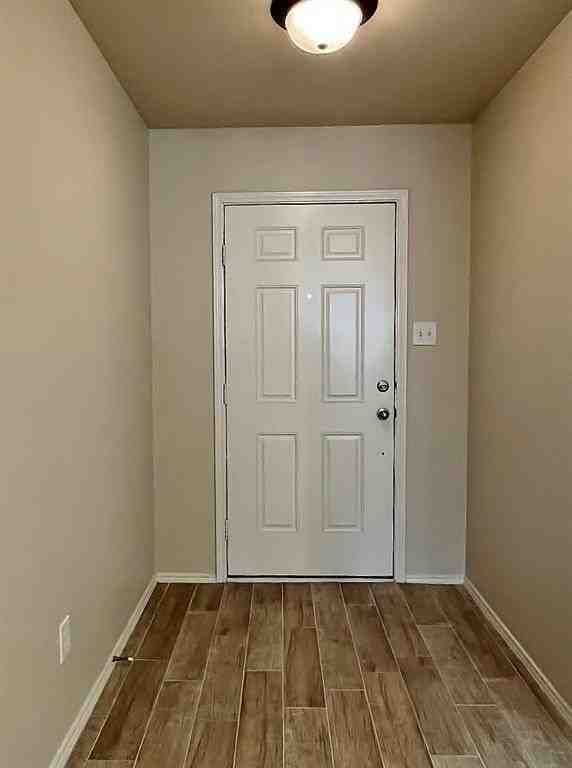 2432 Clairborne Dr - Photo 2 of 17