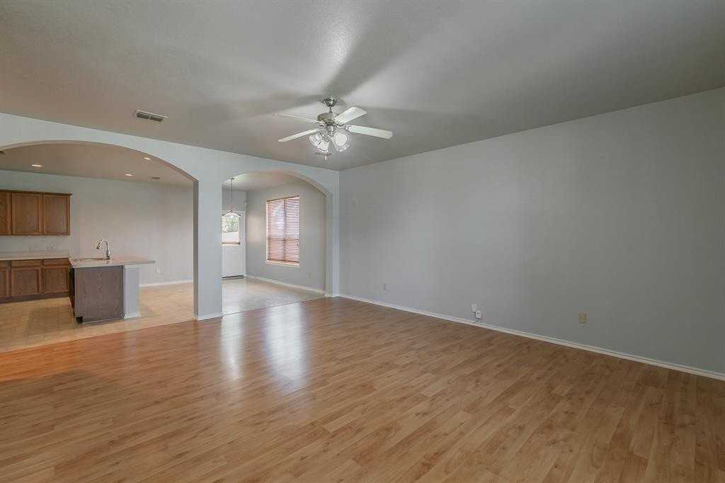 5419 Prairie Ln - Photo 3 of 32