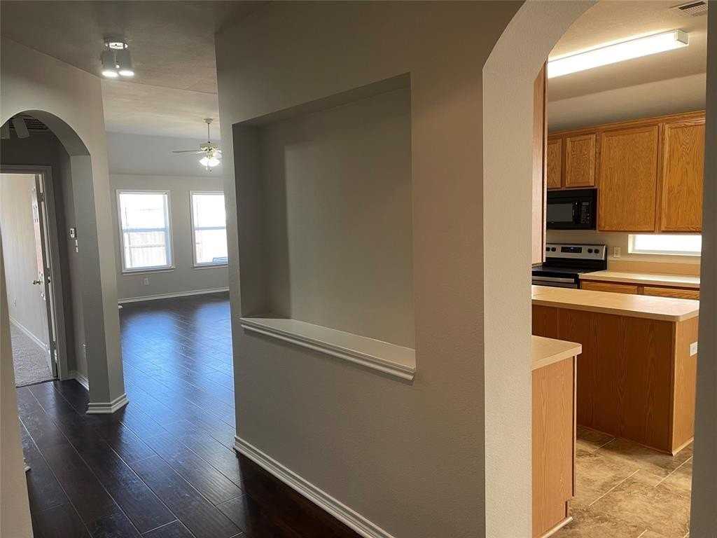 5908 Meadowglen Dr - Photo 5 of 16