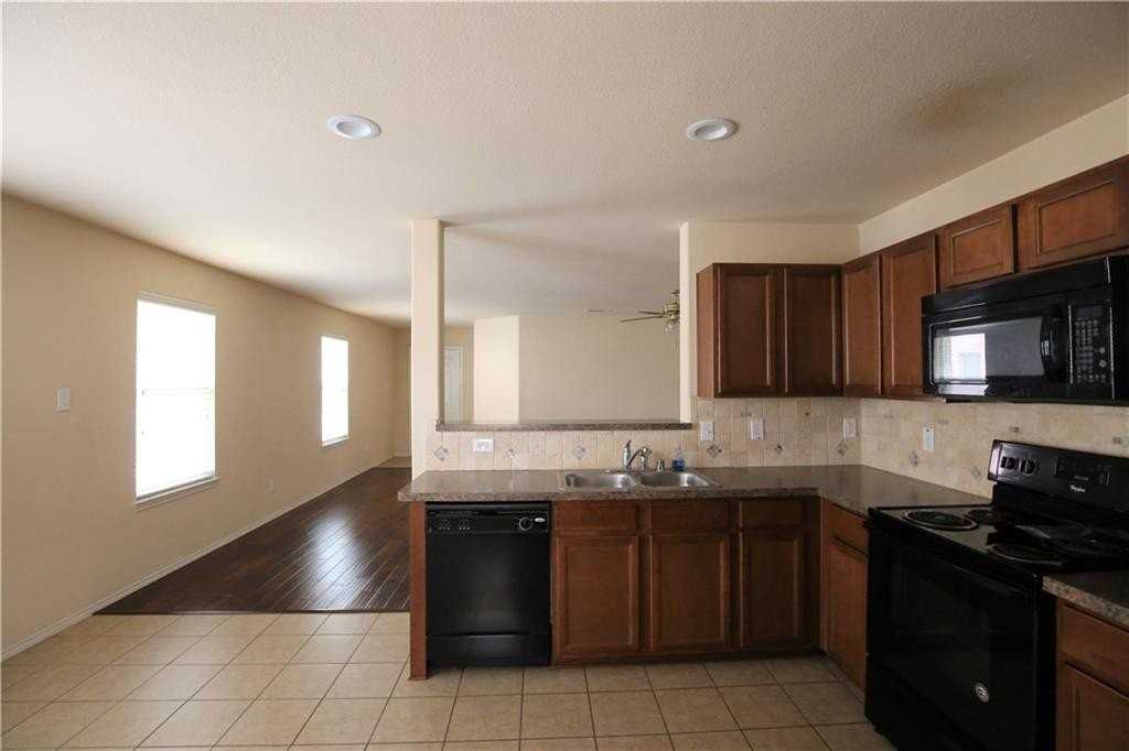 2205 Harry St - Photo 7 of 14