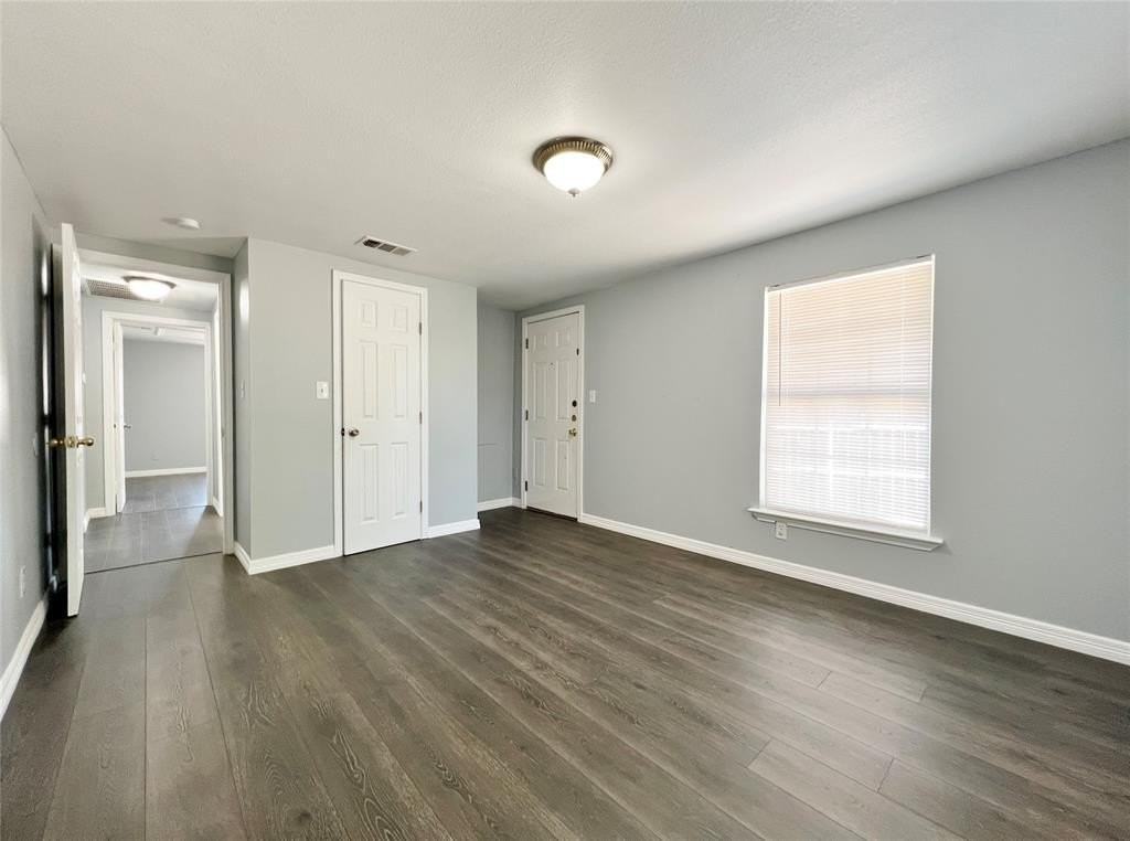 2625 E 12th St - Photo 7 of 15