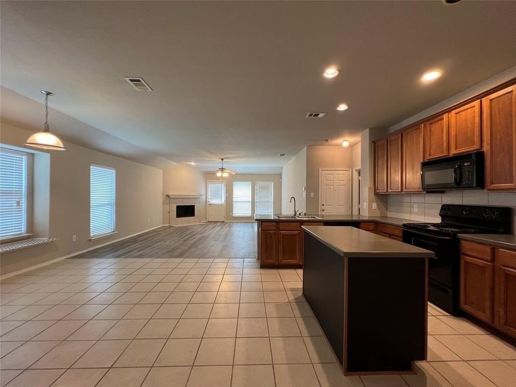 13697 Mill Town Dr - Photo 4 of 19