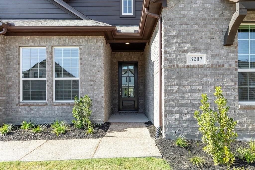 3207 Malcolm Rd - Photo 4 of 40