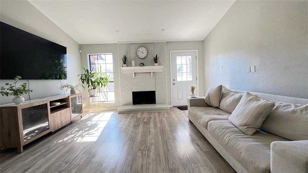 1304 Sheppard Ln - Photo 4 of 15