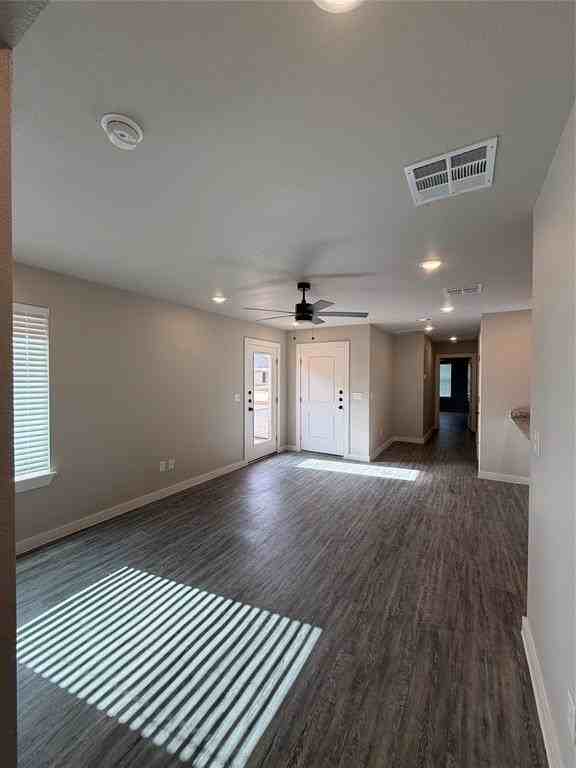 3058 Glennster St - Photo 3 of 16