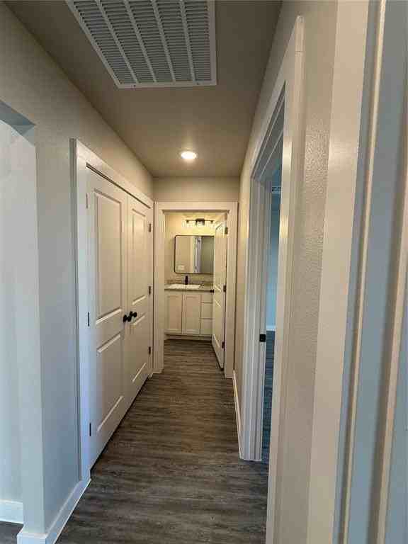 3058 Glennster St - Photo 6 of 16