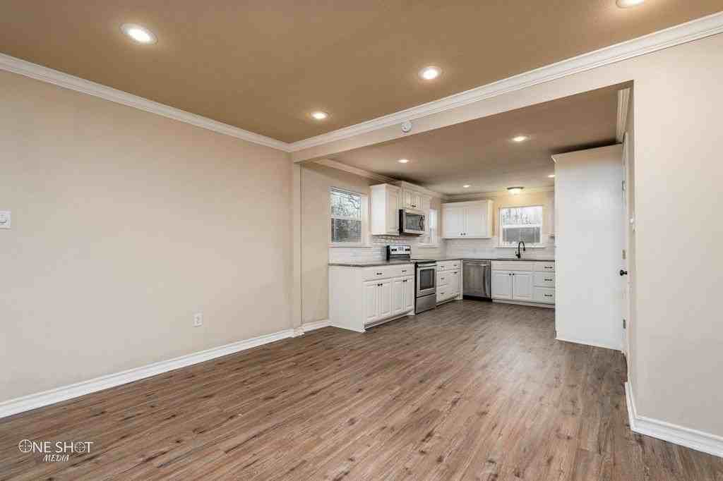 1410 S 32nd St - Photo 7 of 38