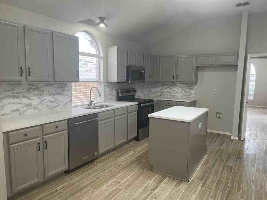 7709 Amsterdam Ln - Photo 2 of 15