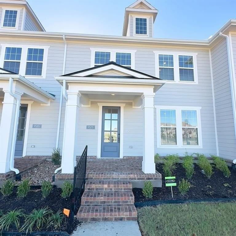 9575 Speaker Dr - Photo 2 of 30