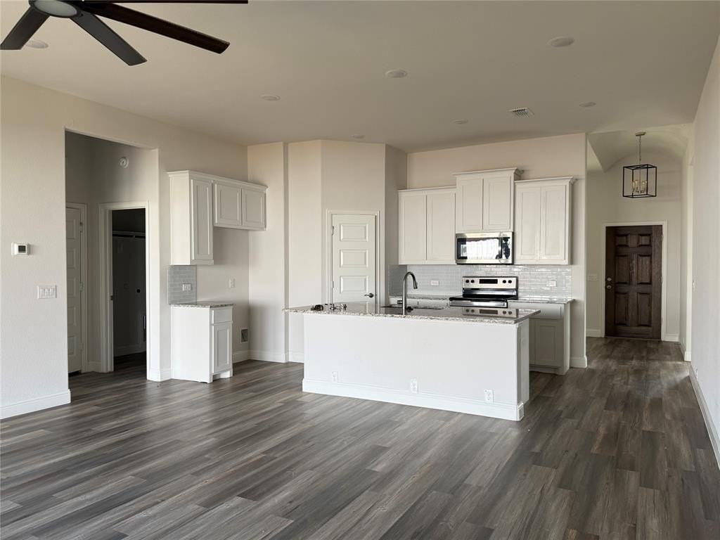 502 W 2nd St - Photo 3 of 5