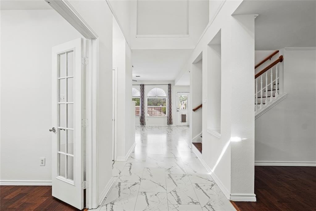 4817 Carolwood Dr - Photo 2 of 25